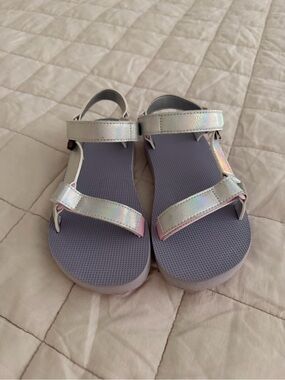 Teva - Size 4 - Girls ORIGINAL UNIVERSAL SHINE SANDAL Lavender